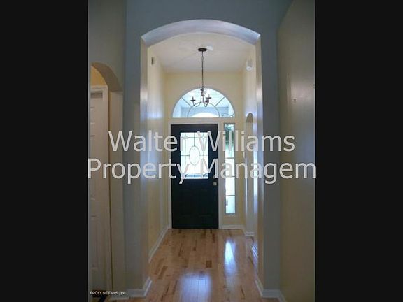 2nd image of 233 Hawthorn Hedge Ln