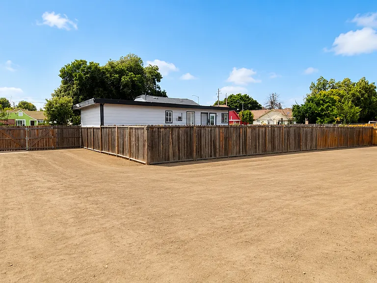 24488 Mohr Dr — Photo 36