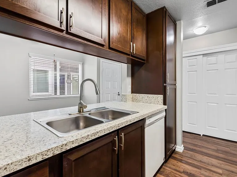 Heather Downs Apartments — Photo 12