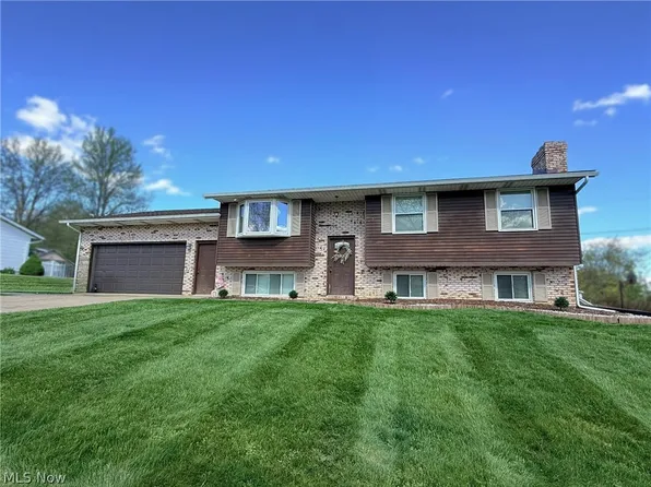 917 3rd St NE, New Philadelphia, OH 44663