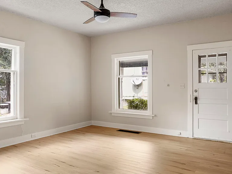 1105 E Boulder St — Photo 6