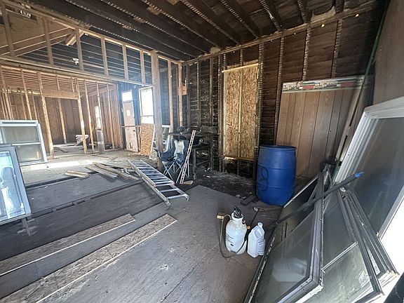 3rd image of 558 Palmer St
