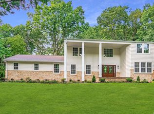 15 Hunting Hill Rd, Woodbury, NY 11797