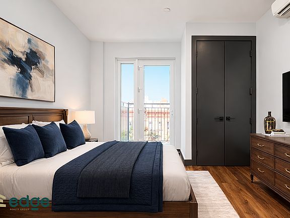 5th image of 118 Tompkins Ave #6