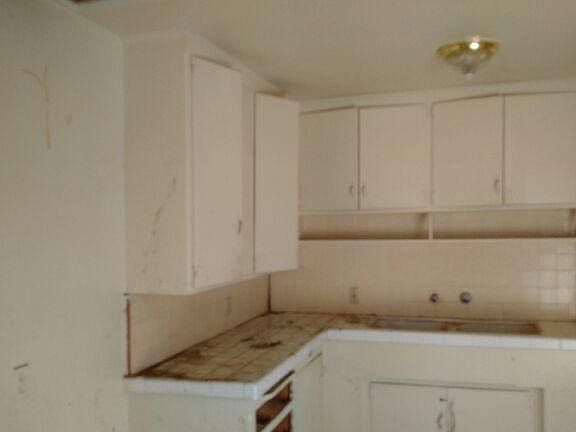 5th image of 852 W Avenue H14