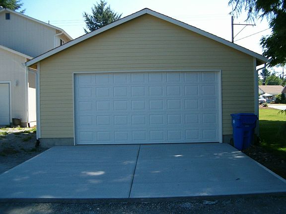 new 2.5 garage off alley