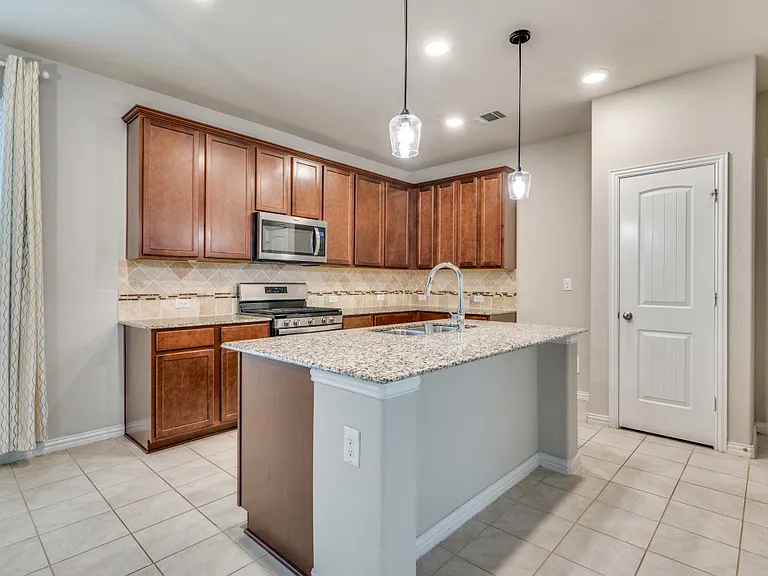2028 Barx Dr — Photo 12