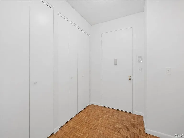 35 N Chatsworth Ave #3V — Photo 17