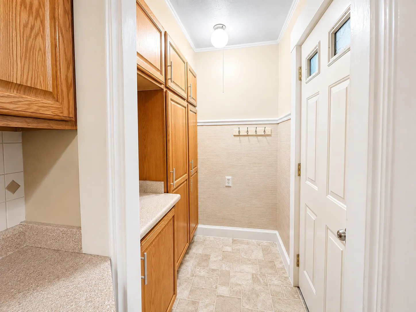 3 bed, 945 sqft, $2,400 — Photo 2