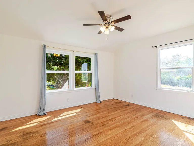 13057 Gladstone Ave — Photo 17