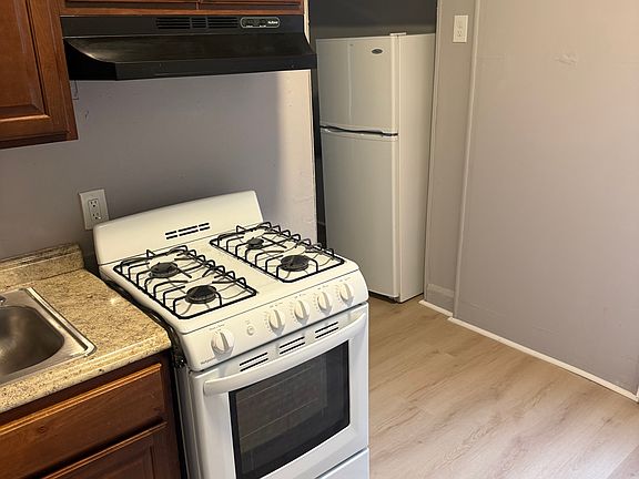5th image of 80 Baker St Unit 5