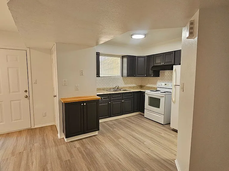 1715 E. Pepper Circle — Photo 26
