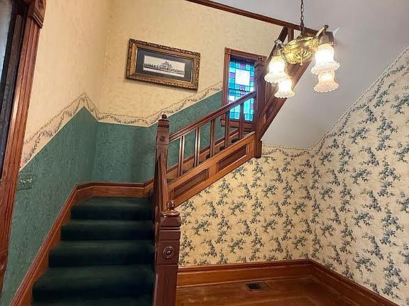 3rd image of 218 E Perry St