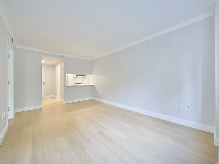 160 Riverside Blvd #304 — Photo 5