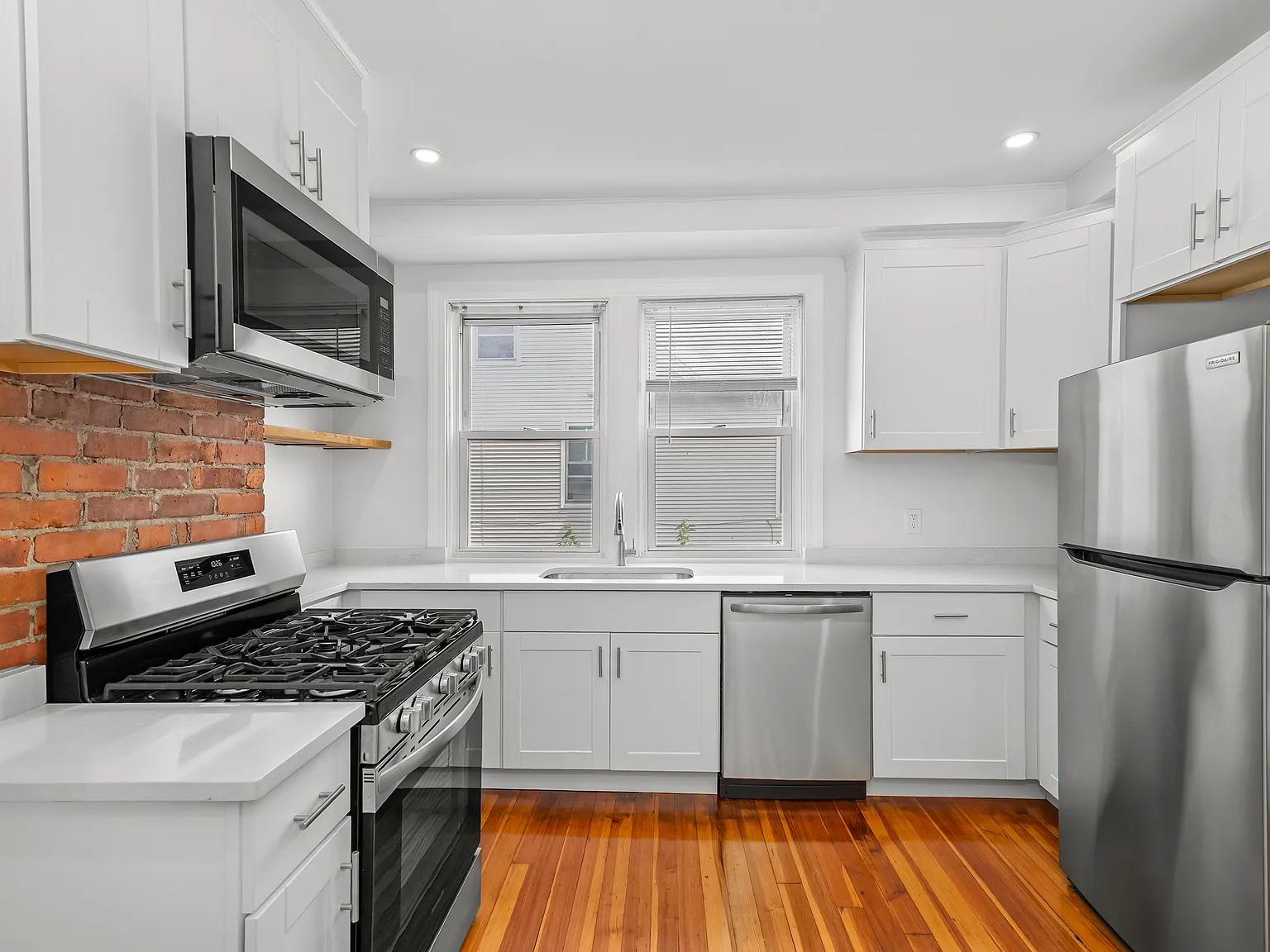 2 bed, 1159 sqft, $2,300 — Photo 3
