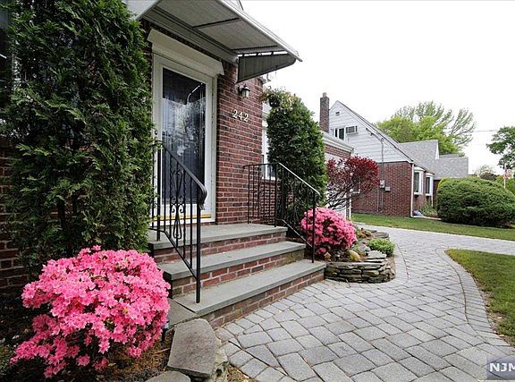 3rd image of 242 Linden Pl