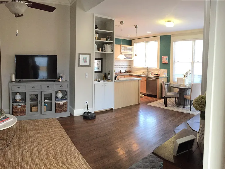 980 Saint Charles Ave NE #5 — Photo 4