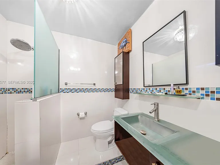 1840 Tigertail Ave — Photo 25