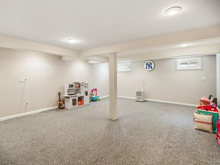 8 Radnor Ct — Photo 23