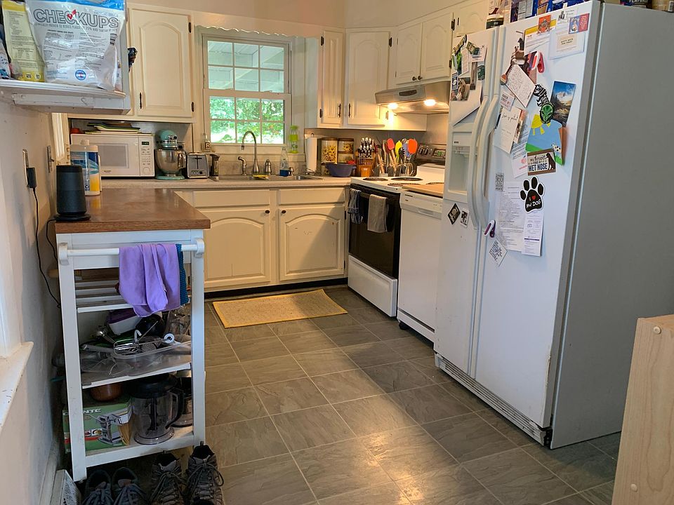 Kitchen includes portable dishwasher (hooks up to sink)