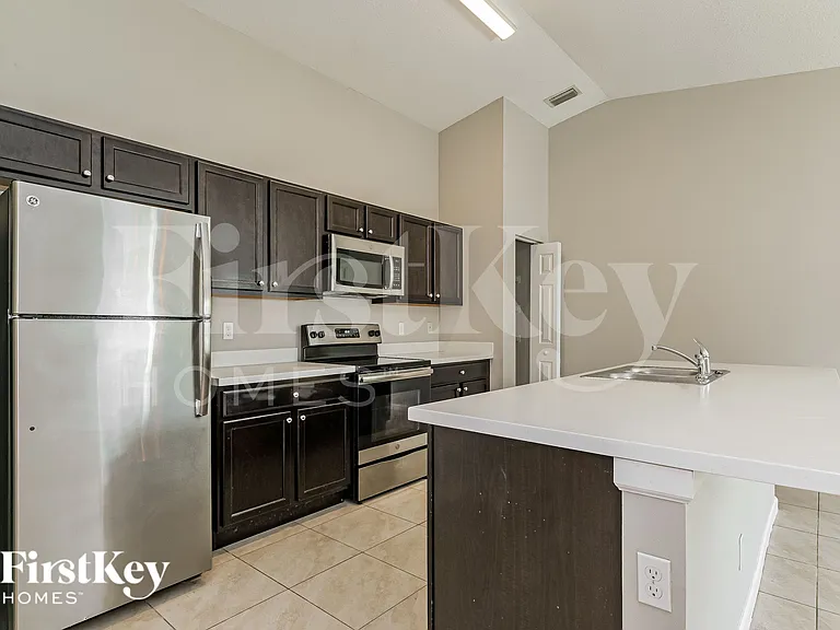 561 SE Brookside Ter — Photo 9