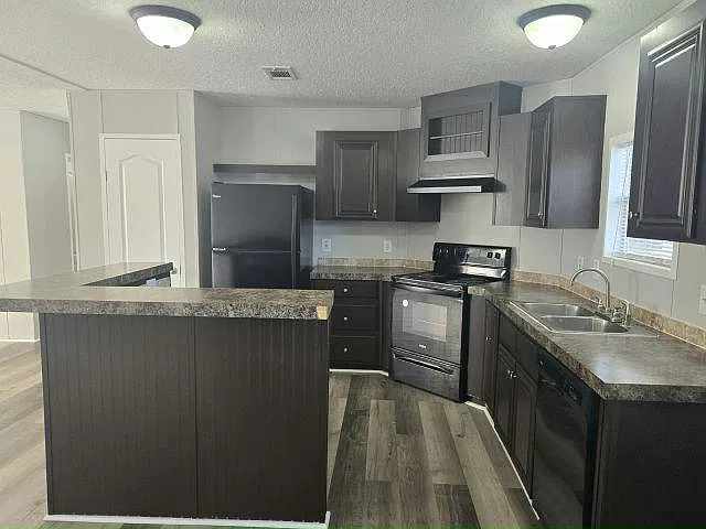 3 bed, 1120 sqft, $2,000 — Photo 3