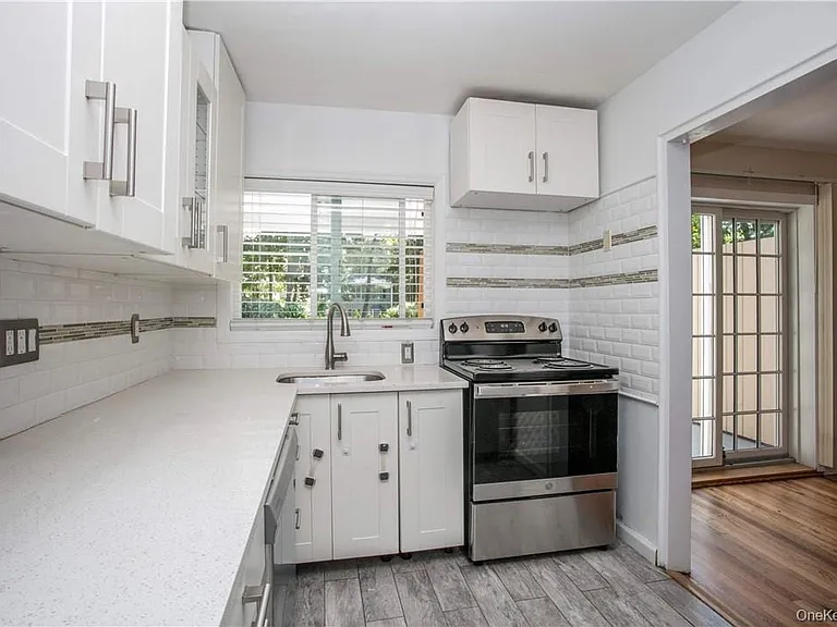8 Elkan Rd — Photo 7