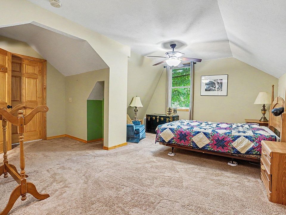 22nd image of 126 48th St