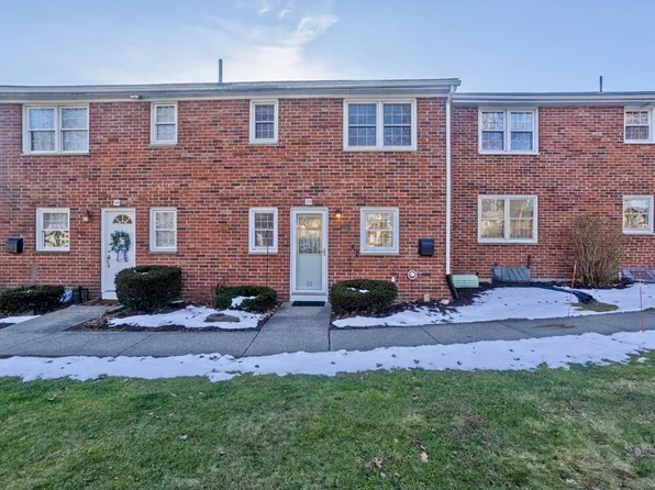 33 Hadley St #33, South Hadley, MA 01075
