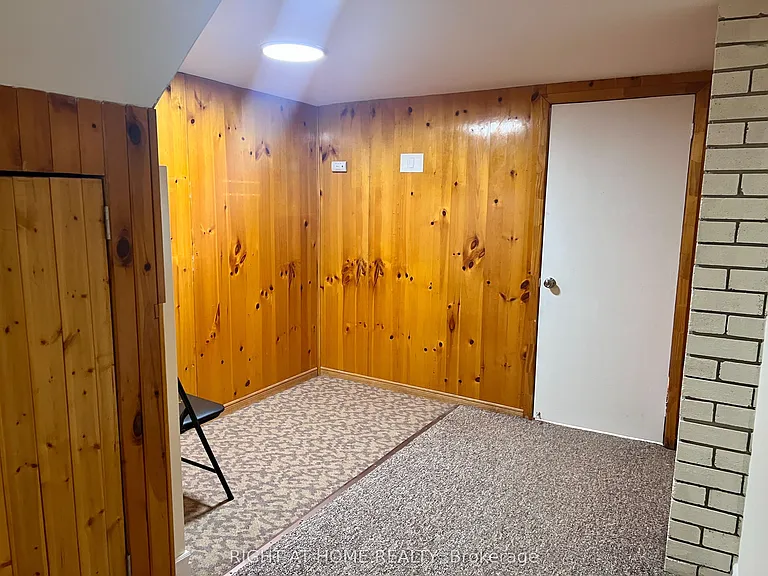 2 Thorncroft Cres — Photo 15
