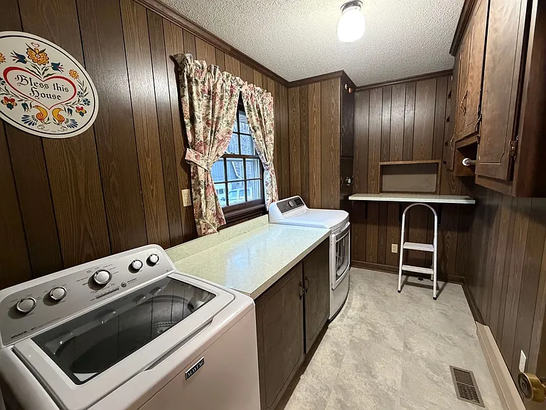 6811 Oakdale Rd — Photo 13