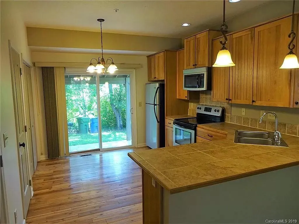 34 Selwyn Rd — Photo 3