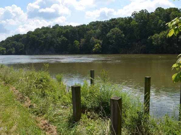 2804 River Island Blvd, Kodak, TN 37764