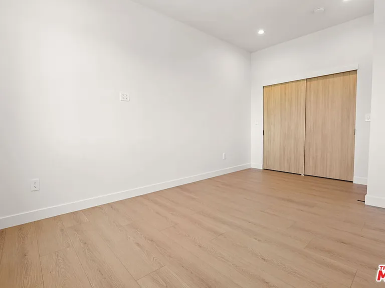 2135 S Longwood Ave #1/2 — Photo 41