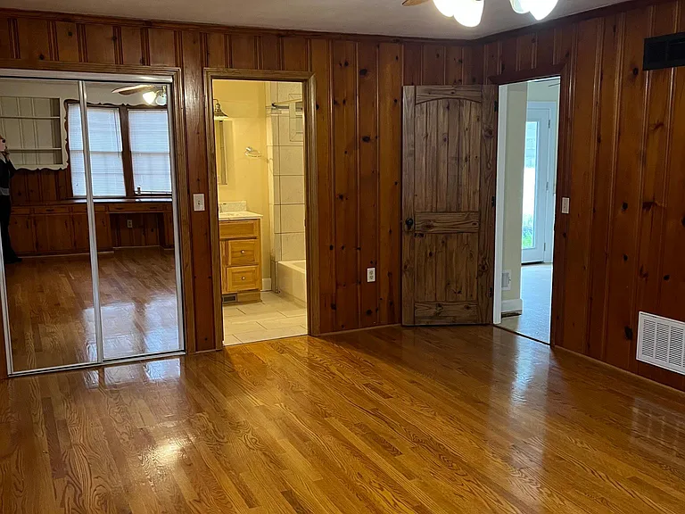 1006 S Kilbourne Rd — Photo 10