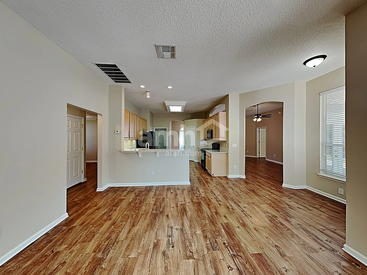 3 bed, 2.0 bath, 2151 sqft, $2,730 — Photo 4