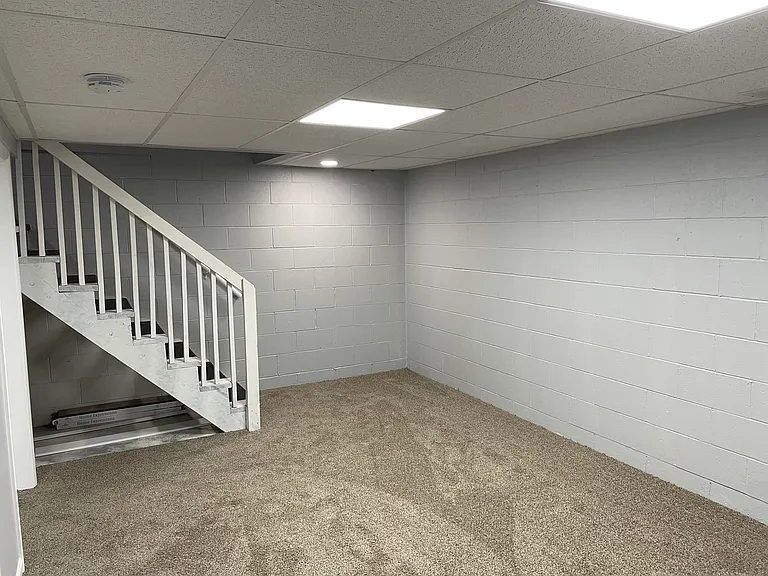 1707 Pennoyer Ave — Photo 14