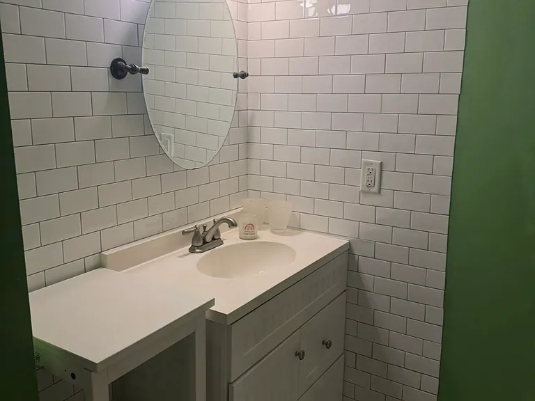 En-suite full bathroom