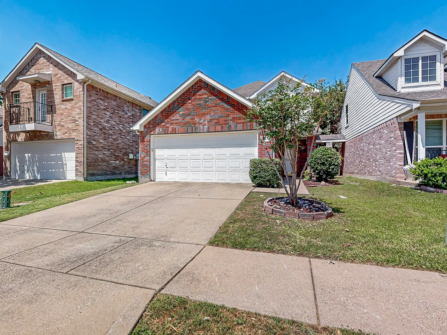 3 bed, 2.5 bath, 1476 sqft, $2,100 — Photo 2