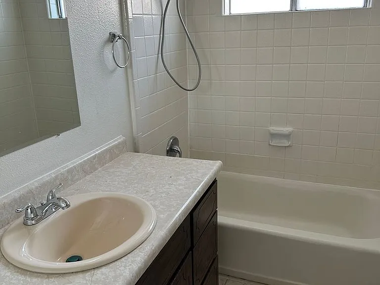 518 E Granger Ave — Photo 9