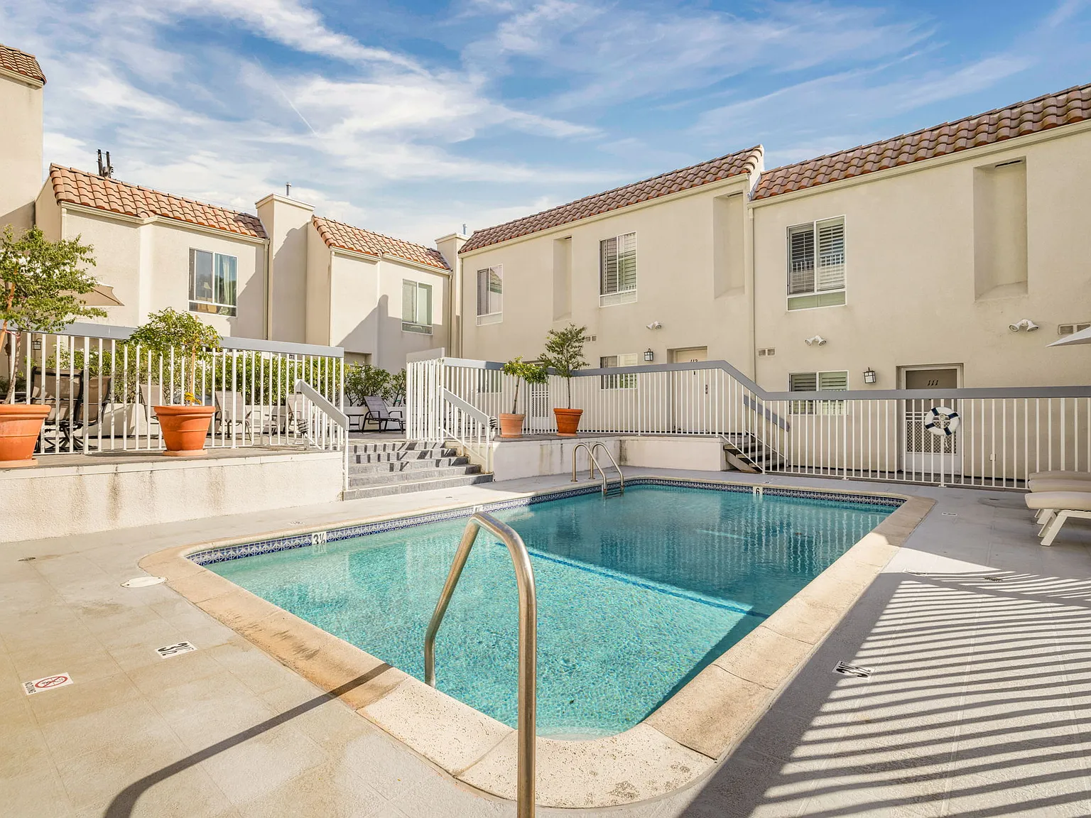 2 bed, 2.5 bath, 1165 sqft, $4,500 — Photo 2