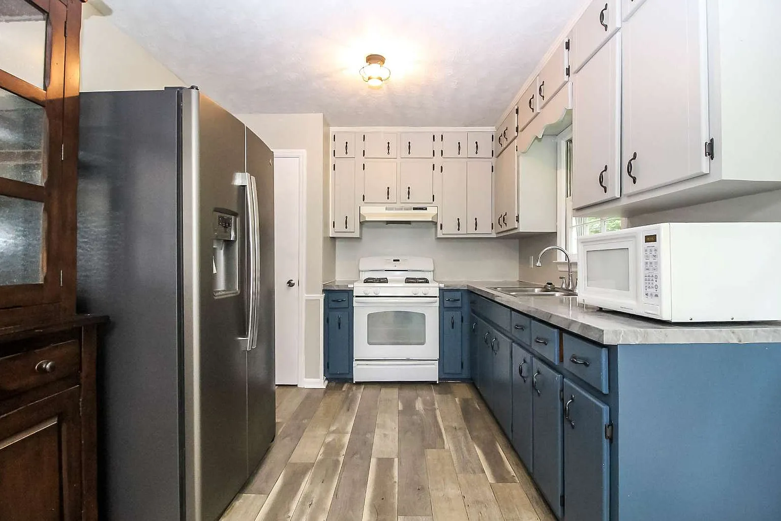 3 bed, 1128 sqft, $2,000 — Photo 3