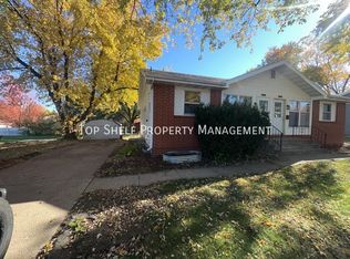 4319 67th St, Urbandale, IA 50322