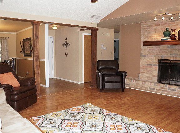 4th image of 629 Willow Creek Cir