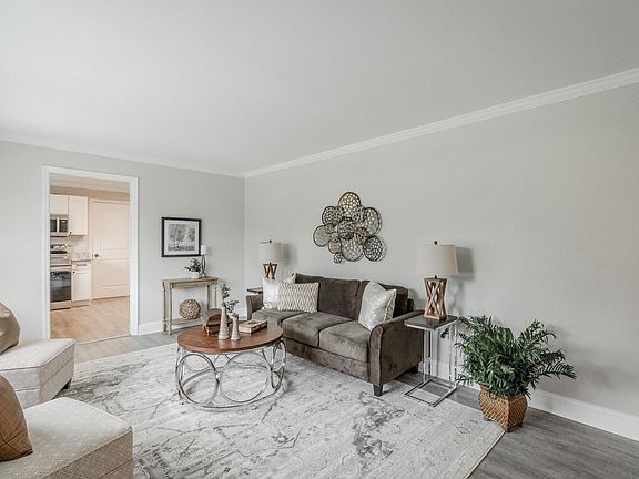 4th image of 4616 Leslie Ln