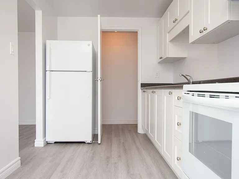 142 Woodside Ave — Photo 4