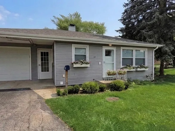 17 W Naperville Rd, Westmont, IL 60559