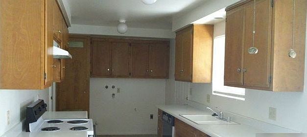 2nd image of 41027 Beachwood Ave
