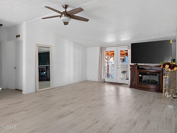 3rd image of 5719 S Vine Ave