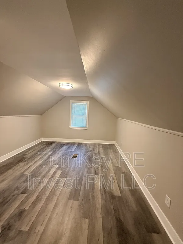4 bed, 1.5 bath, 1594 sqft, $2,995 — Photo 3
